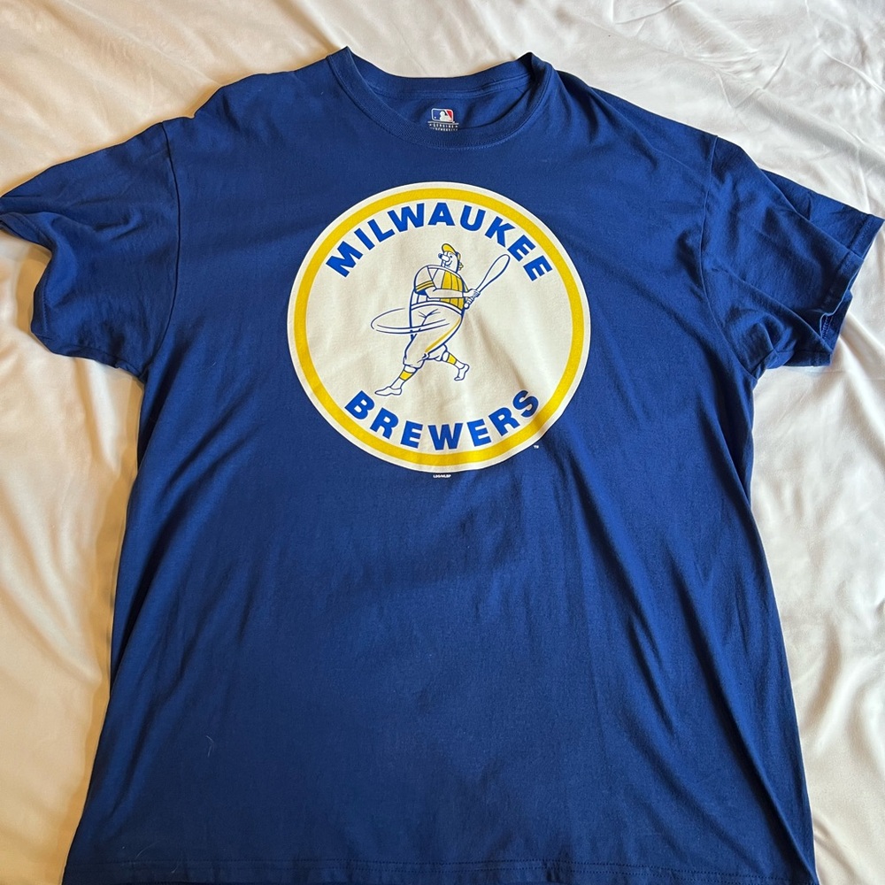 Mens Milwaukee Brewers vintage logo t-shirt